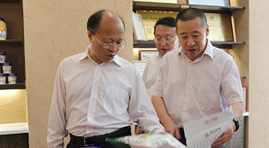 內(nèi)蒙古自治區(qū)政協(xié)黨組書記、主席李秀領(lǐng)考察、調(diào)研我公司